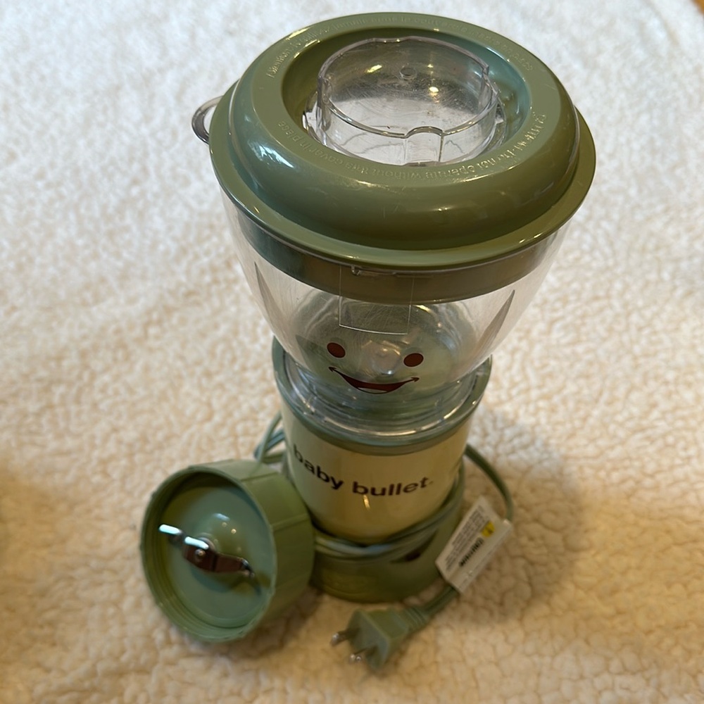 Baby Magic Bullet with blending and milling blades, works great!
